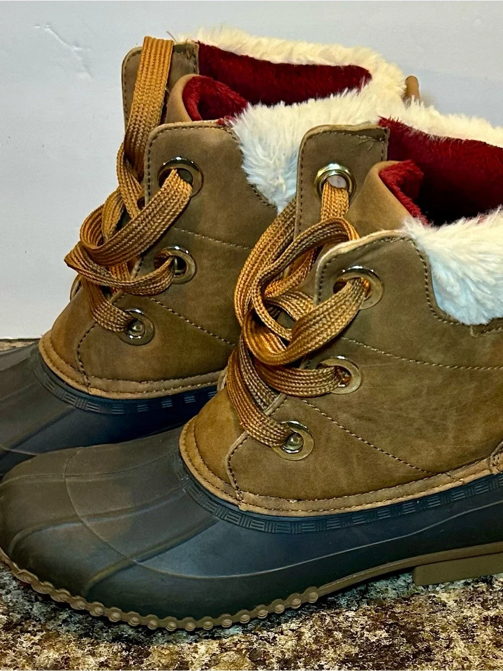 Tommy Hilfiger Tan Brown Lace-Up Duck Boots with White Faux Fur